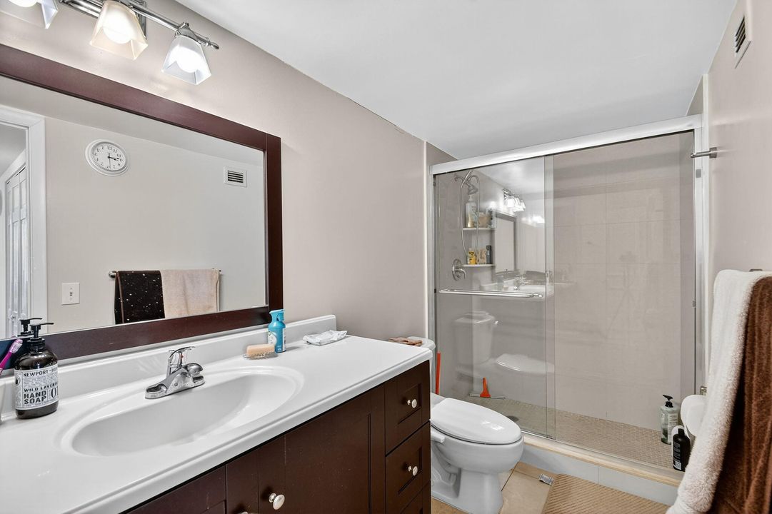 Active With Contract: $600,000 (2 beds, 2 baths, 1292 Square Feet)