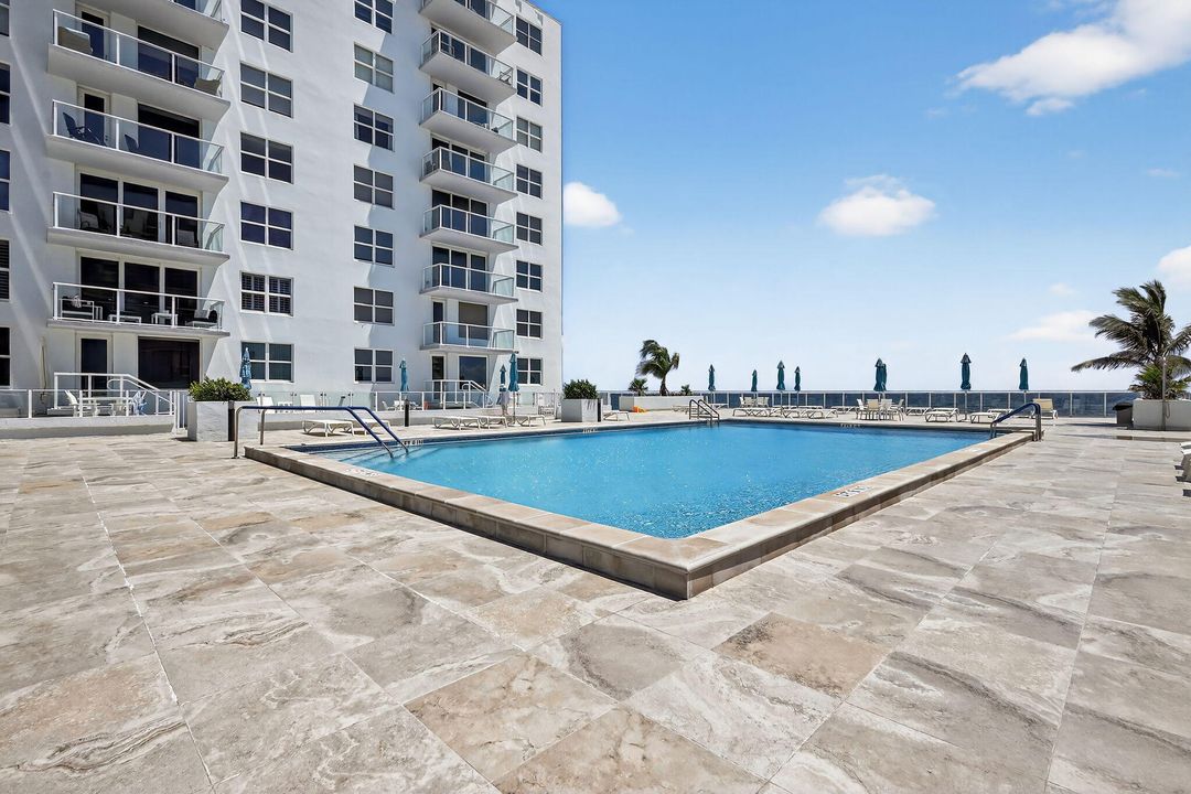 Active With Contract: $600,000 (2 beds, 2 baths, 1292 Square Feet)