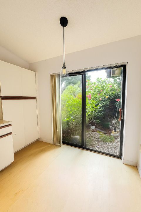 Active With Contract: $225,000 (2 beds, 2 baths, 1127 Square Feet)