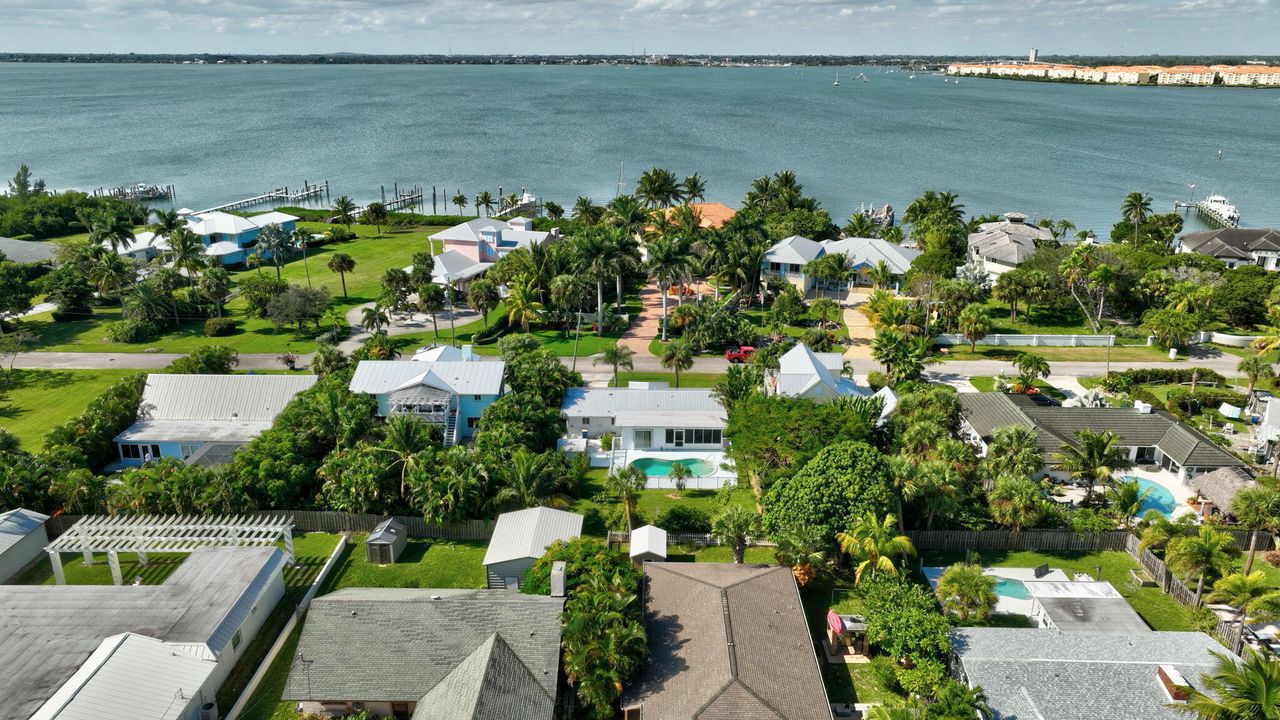 На продажу: $479,000 (2 спален, 2 ванн, 1173 Квадратных фут)