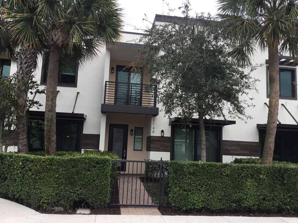 For Sale: $975,000 (3 beds, 3 baths, 2262 Square Feet)