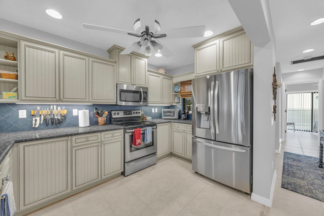 На продажу: $469,900 (3 спален, 3 ванн, 1713 Квадратных фут)