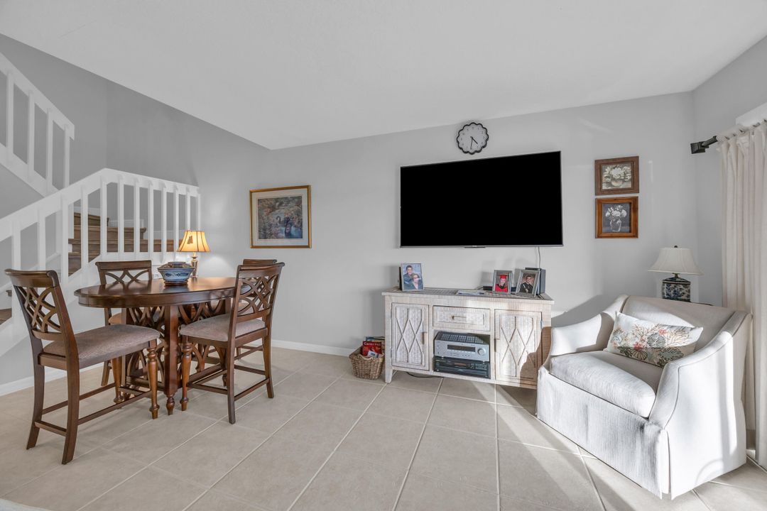 На продажу: $469,900 (3 спален, 3 ванн, 1713 Квадратных фут)