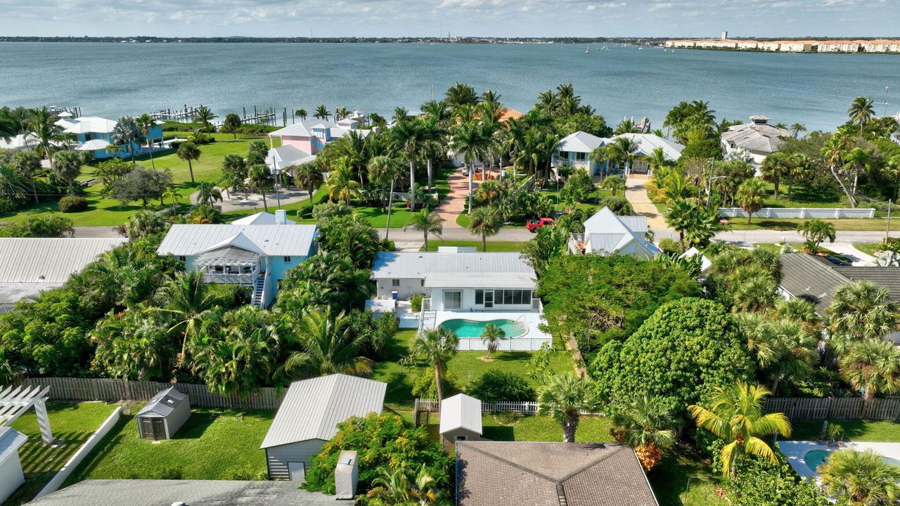 На продажу: $479,000 (2 спален, 2 ванн, 1173 Квадратных фут)