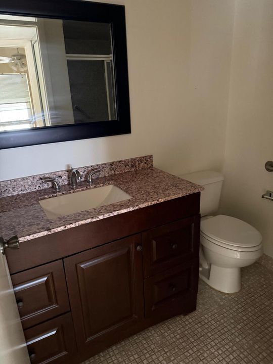 合同活跃: $1,500 (2 贝兹, 2 浴室, 902 平方英尺)