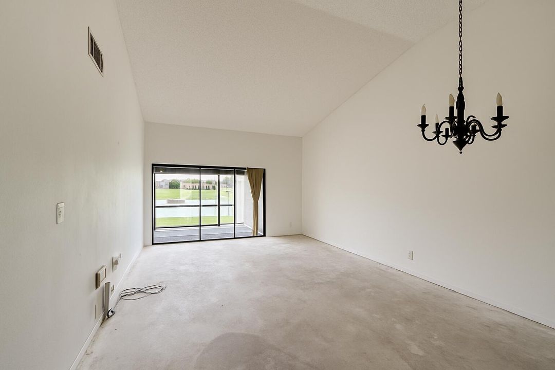 Active With Contract: $225,000 (2 beds, 2 baths, 1127 Square Feet)