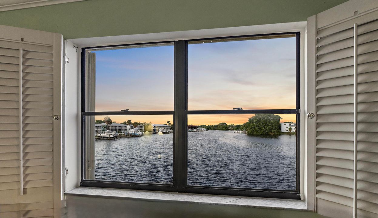 待售: $399,000 (2 贝兹, 2 浴室, 1084 平方英尺)