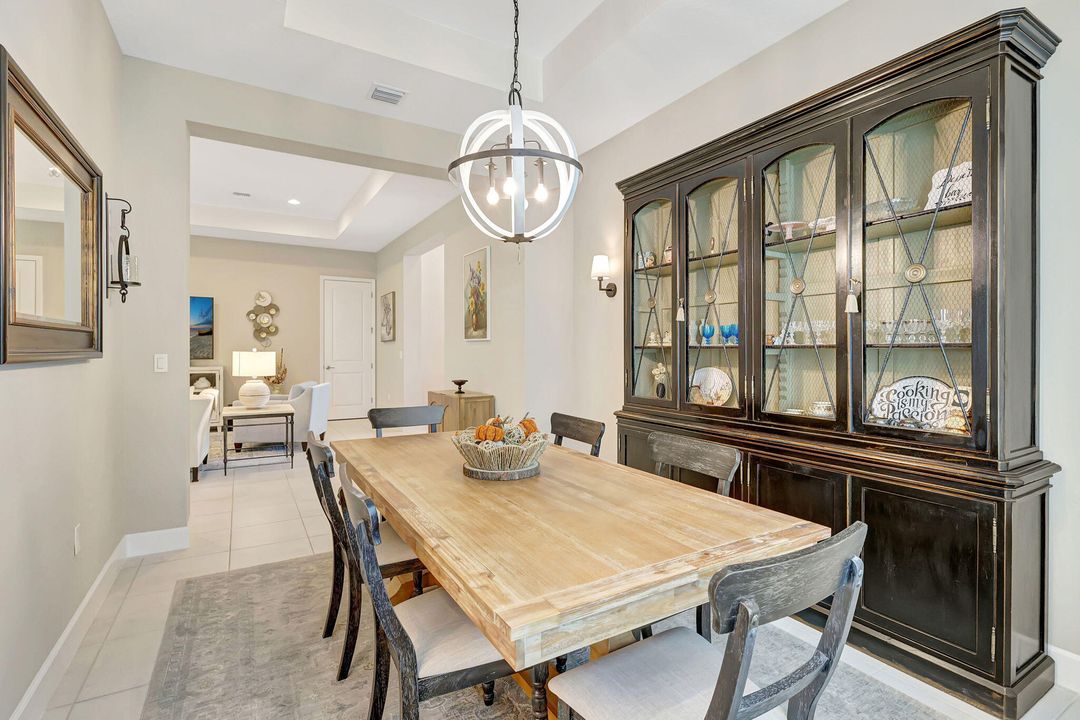 For Sale: $674,900 (3 beds, 2 baths, 2580 Square Feet)