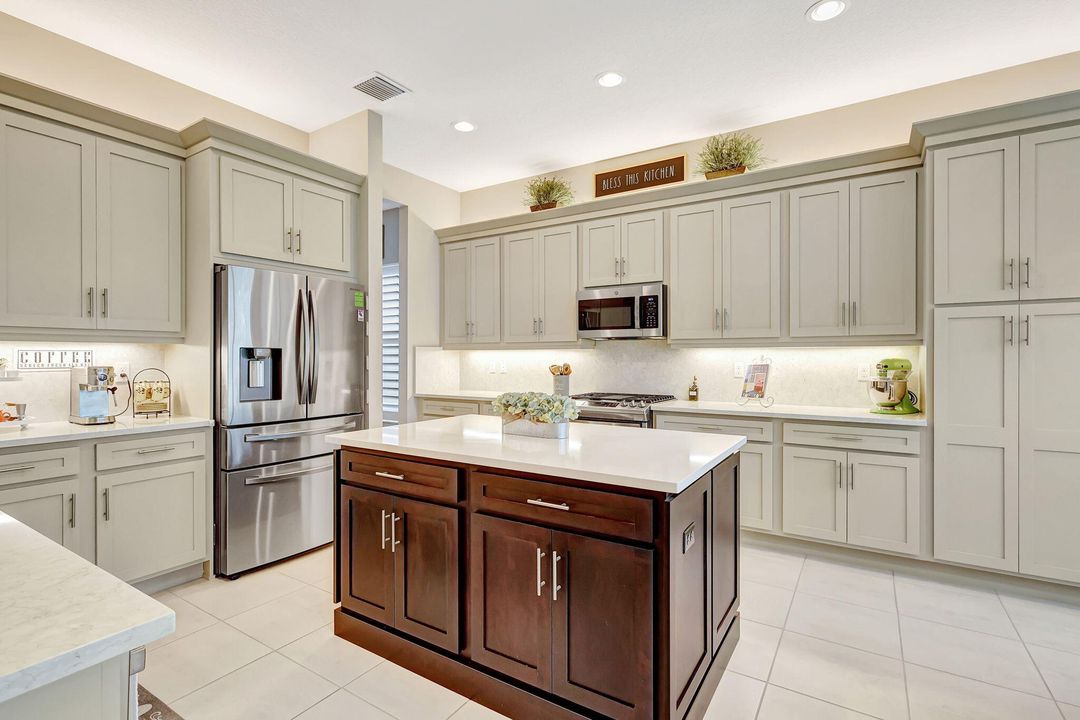 For Sale: $674,900 (3 beds, 2 baths, 2580 Square Feet)