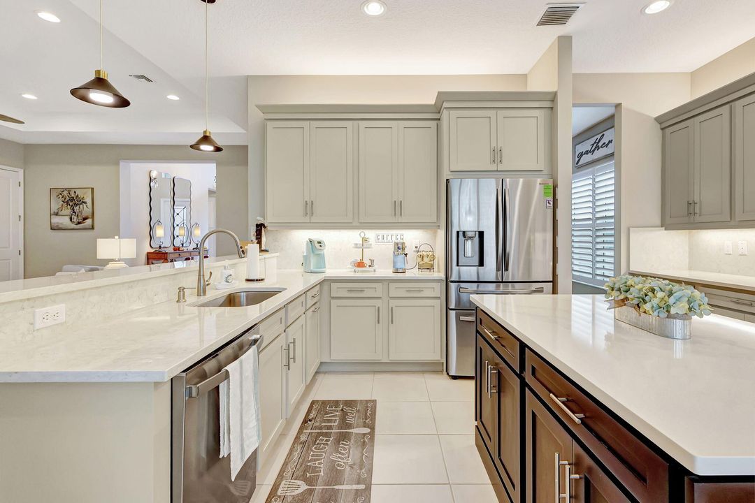 For Sale: $674,900 (3 beds, 2 baths, 2580 Square Feet)