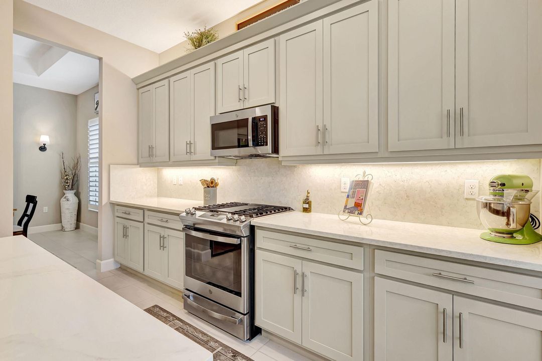 For Sale: $674,900 (3 beds, 2 baths, 2580 Square Feet)