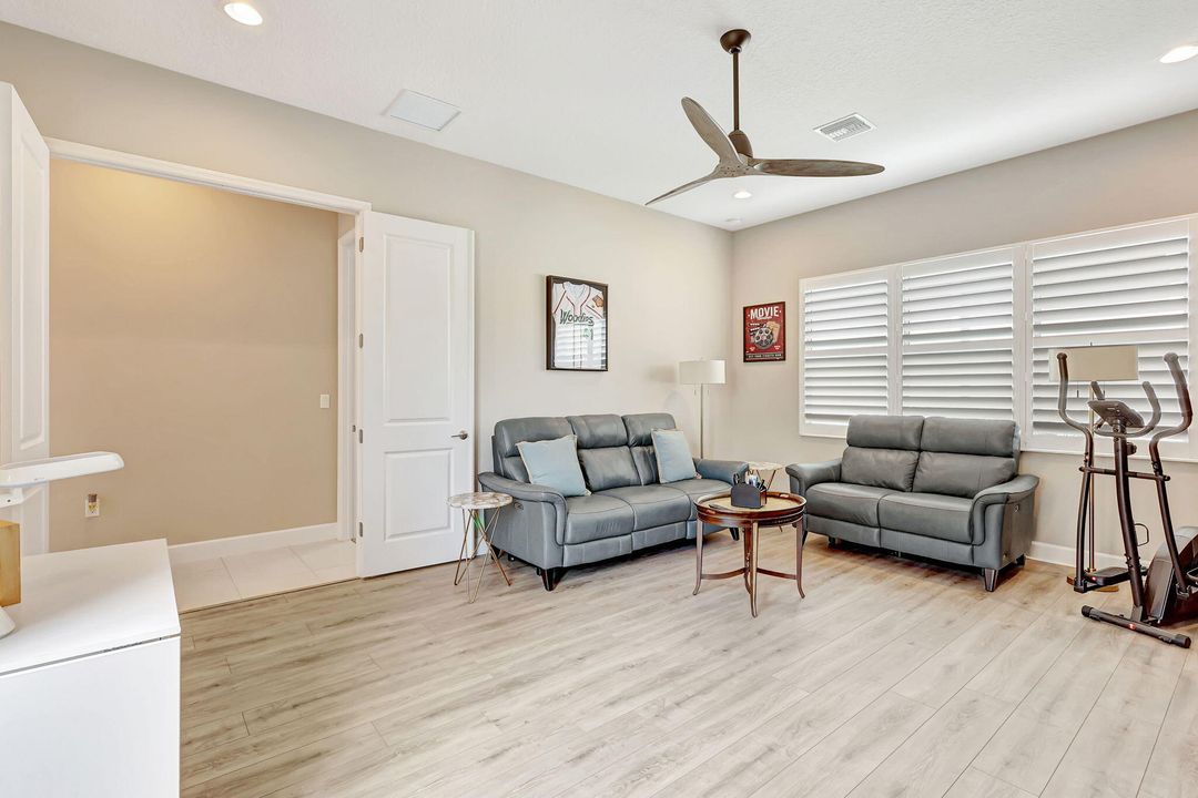 For Sale: $674,900 (3 beds, 2 baths, 2580 Square Feet)
