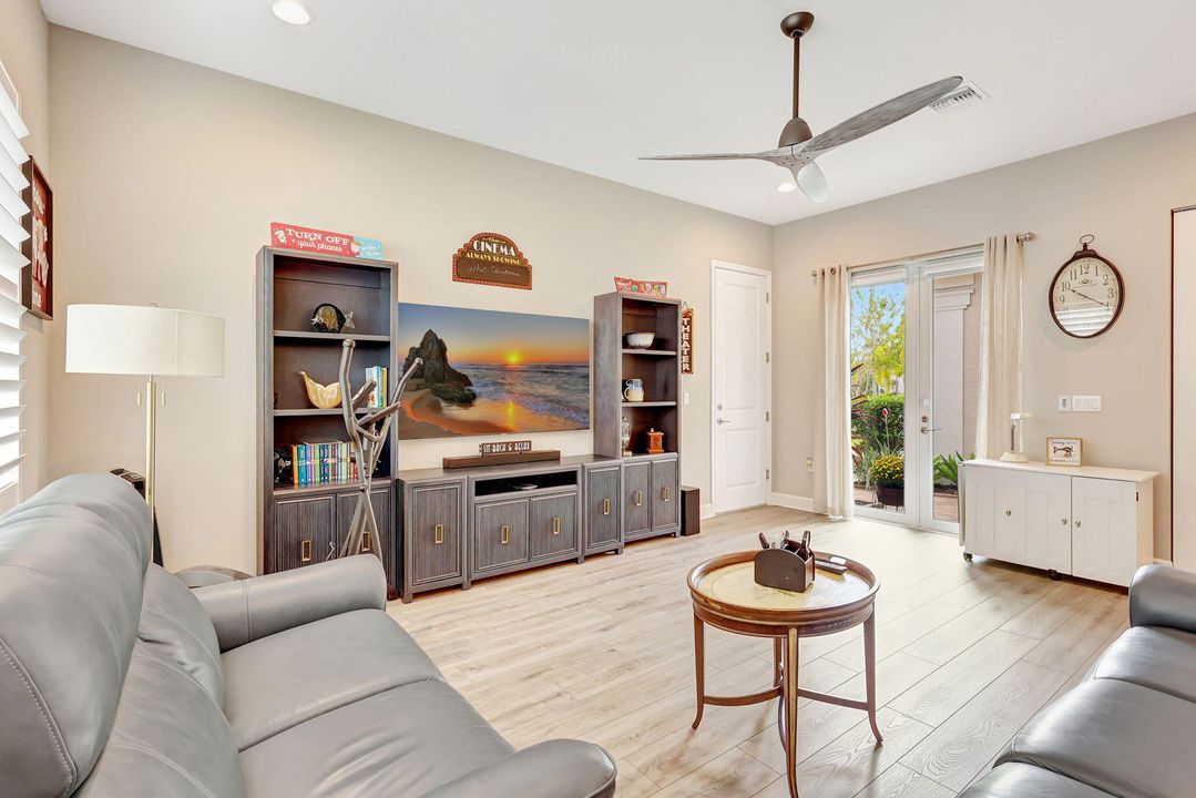 For Sale: $674,900 (3 beds, 2 baths, 2580 Square Feet)