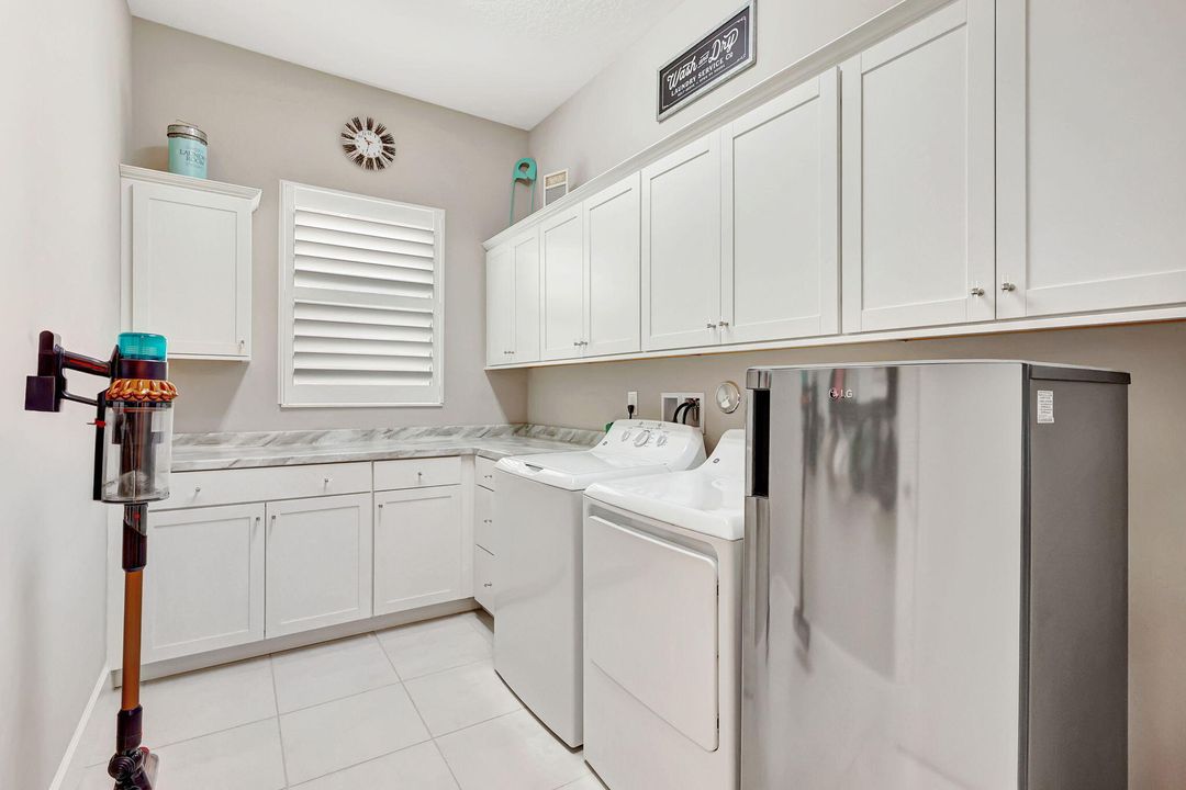 For Sale: $674,900 (3 beds, 2 baths, 2580 Square Feet)