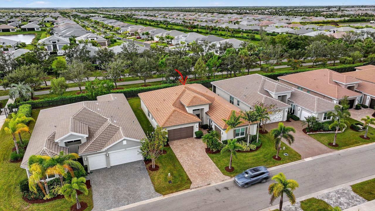 For Sale: $674,900 (3 beds, 2 baths, 2580 Square Feet)