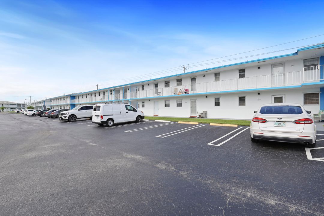 For Sale: $95,000 (1 beds, 1 baths, 675 Square Feet)