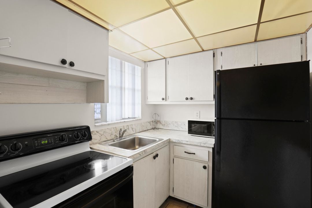 For Sale: $95,000 (1 beds, 1 baths, 675 Square Feet)