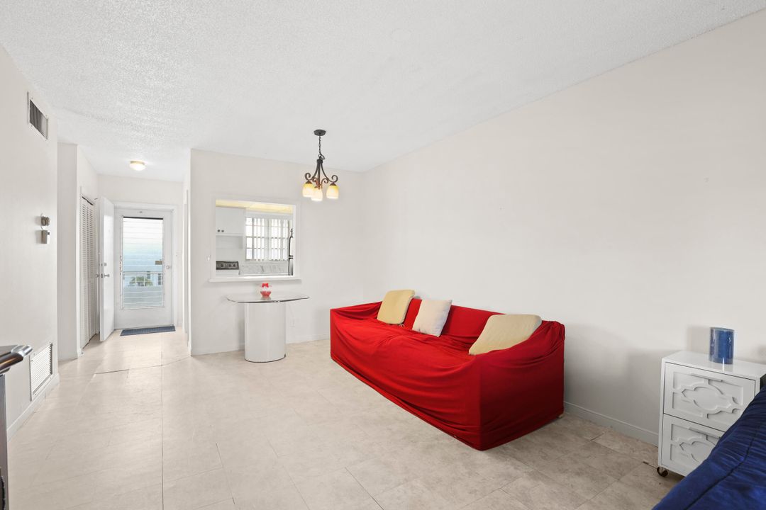 For Sale: $95,000 (1 beds, 1 baths, 675 Square Feet)