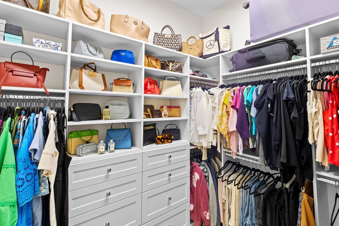 For Sale: $5,389,900 (5 beds, 3 baths, 5107 Square Feet)