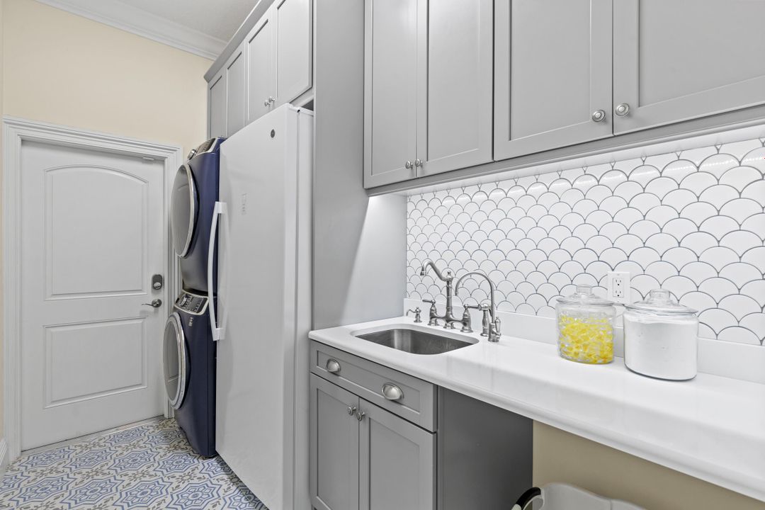 For Sale: $5,389,900 (5 beds, 3 baths, 5107 Square Feet)