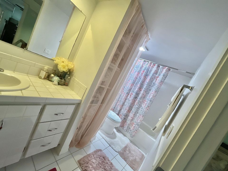 待售: $330,000 (2 贝兹, 2 浴室, 1302 平方英尺)