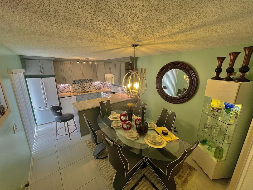 待售: $330,000 (2 贝兹, 2 浴室, 1302 平方英尺)