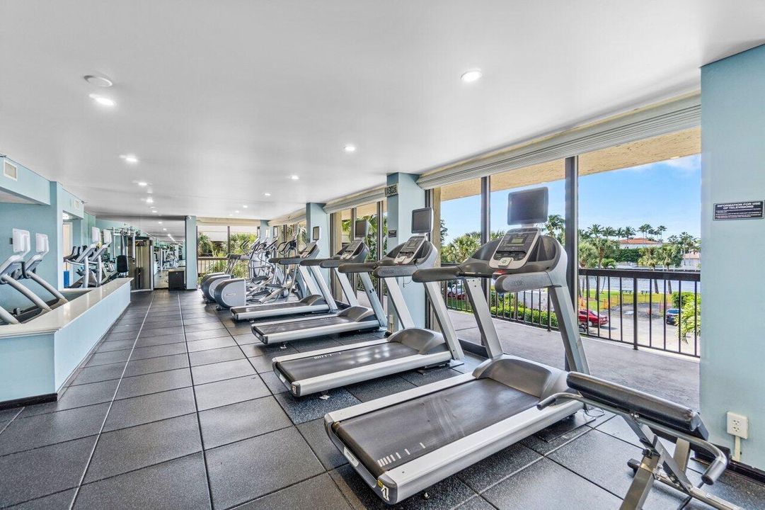 For Sale: $1,450,000 (3 beds, 2 baths, 2070 Square Feet)