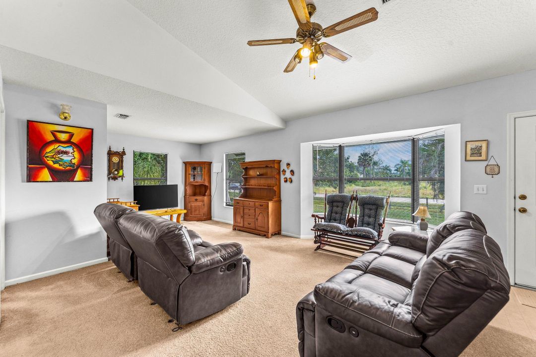 Active With Contract: $529,999 (2 beds, 2 baths, 1061 Square Feet)