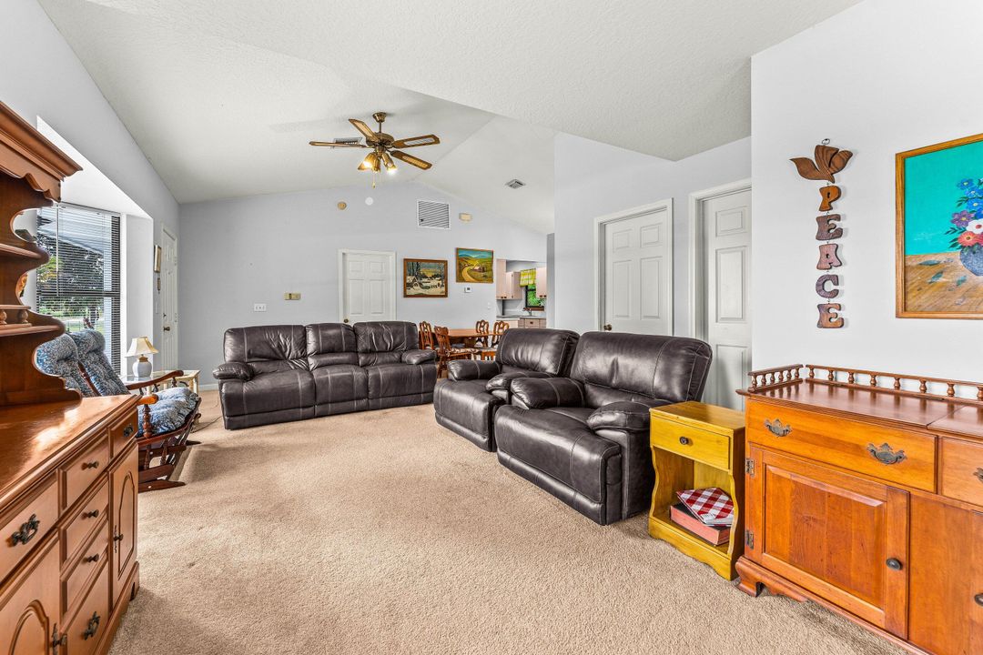 Active With Contract: $529,999 (2 beds, 2 baths, 1061 Square Feet)