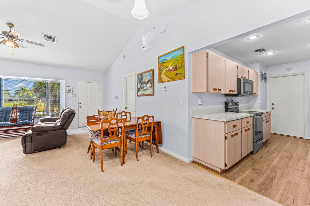 Active With Contract: $529,999 (2 beds, 2 baths, 1061 Square Feet)