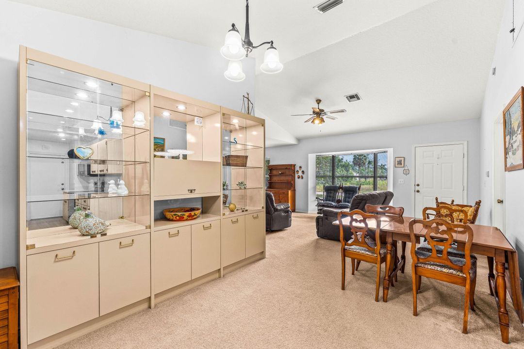 Active With Contract: $529,999 (2 beds, 2 baths, 1061 Square Feet)