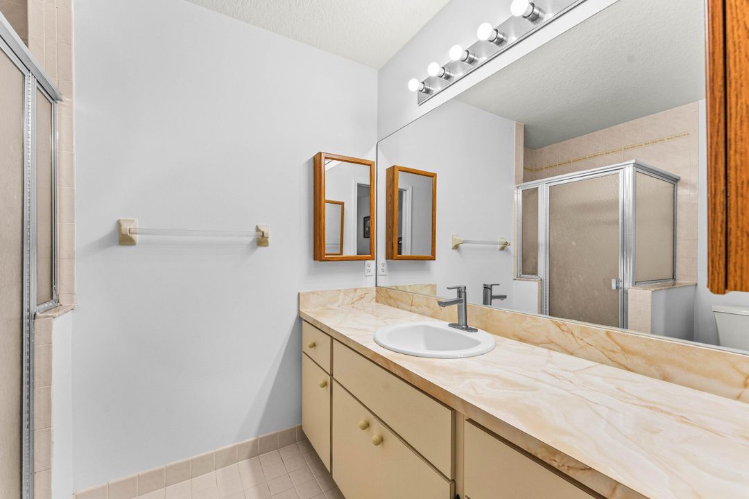 Active With Contract: $529,999 (2 beds, 2 baths, 1061 Square Feet)