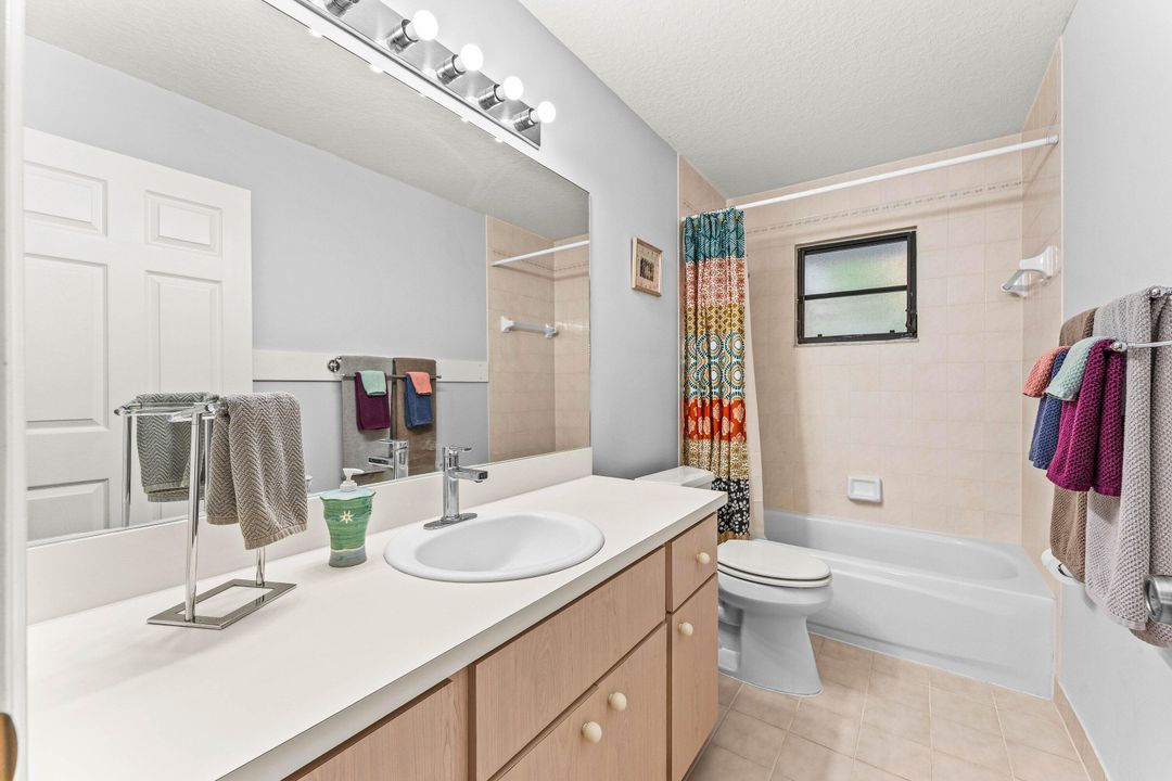 Active With Contract: $529,999 (2 beds, 2 baths, 1061 Square Feet)