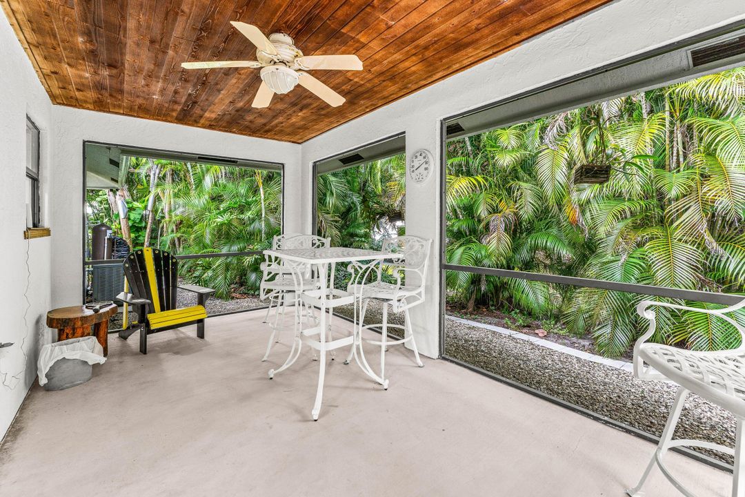 Active With Contract: $529,999 (2 beds, 2 baths, 1061 Square Feet)