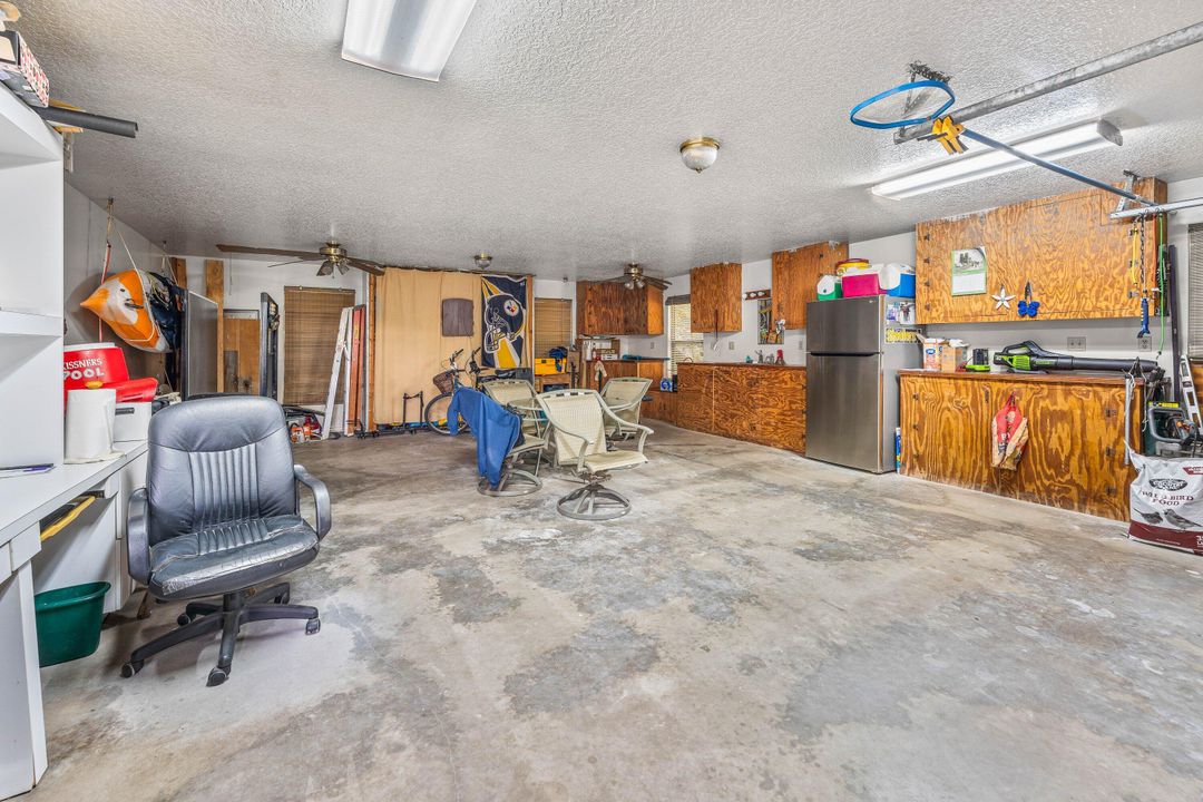 Active With Contract: $529,999 (2 beds, 2 baths, 1061 Square Feet)