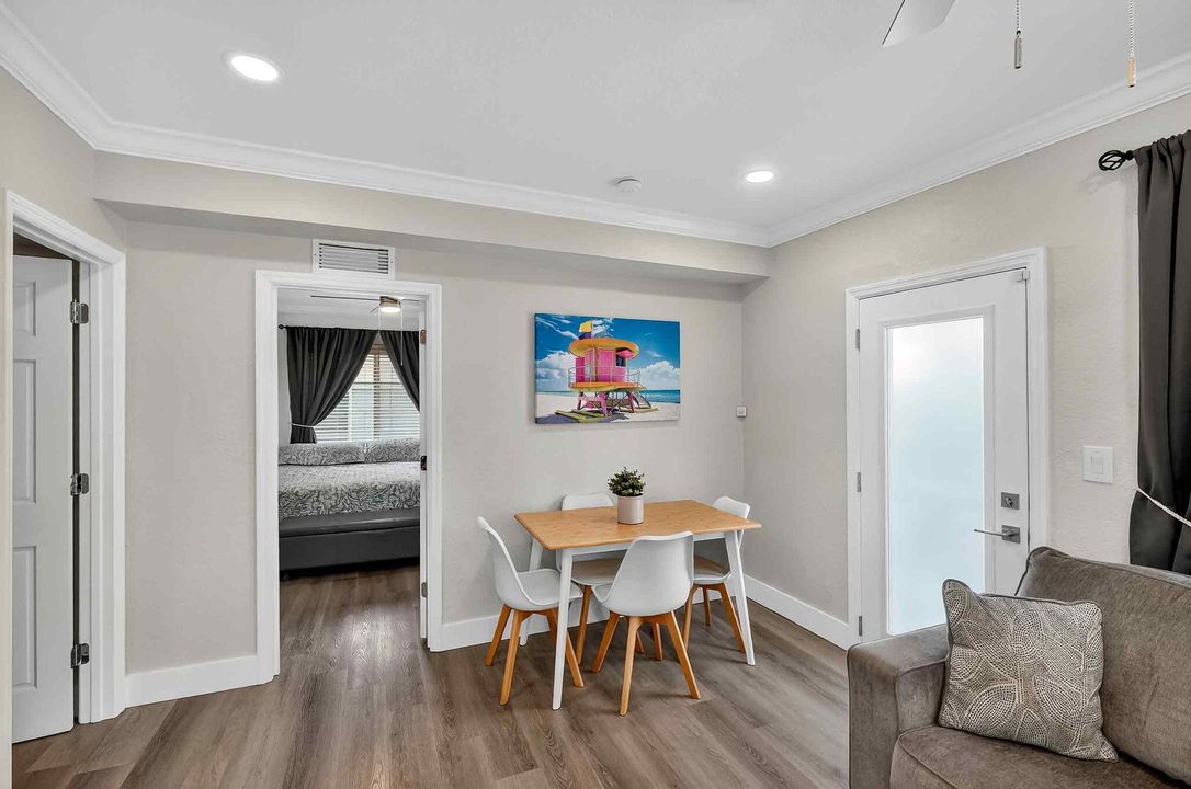 待售: $289,000 (1 贝兹, 1 浴室, 700 平方英尺)