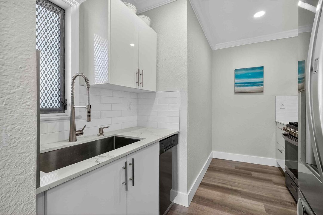 待售: $289,000 (1 贝兹, 1 浴室, 700 平方英尺)