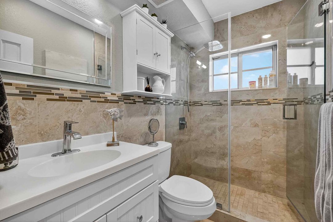 待售: $289,000 (1 贝兹, 1 浴室, 700 平方英尺)