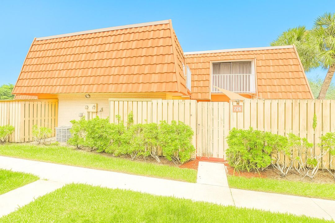 For Rent: $2,250 (2 beds, 2 baths, 1288 Square Feet)