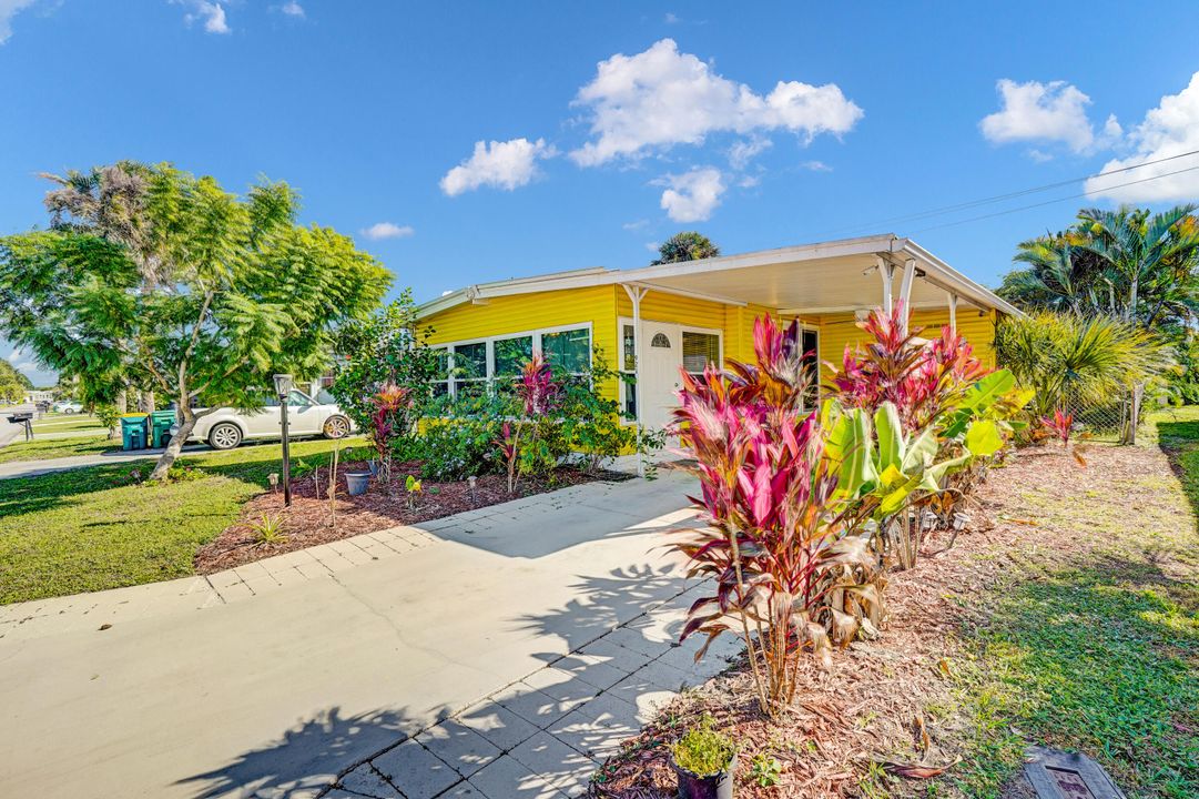 For Sale: $139,000 (2 beds, 2 baths, 828 Square Feet)