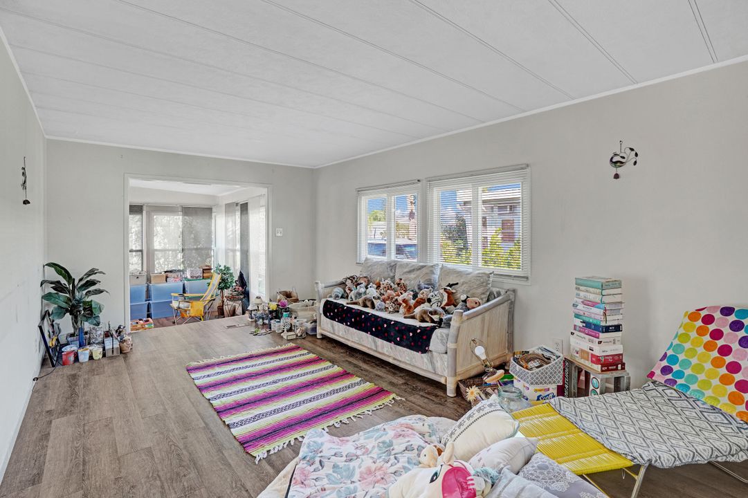 For Sale: $139,000 (2 beds, 2 baths, 828 Square Feet)