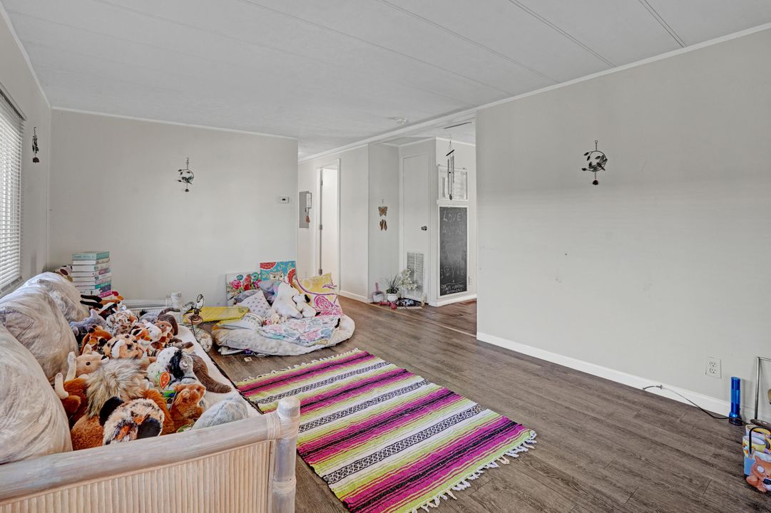 For Sale: $139,000 (2 beds, 2 baths, 828 Square Feet)