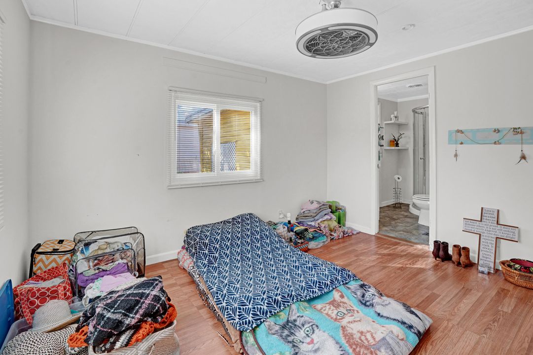 For Sale: $139,000 (2 beds, 2 baths, 828 Square Feet)