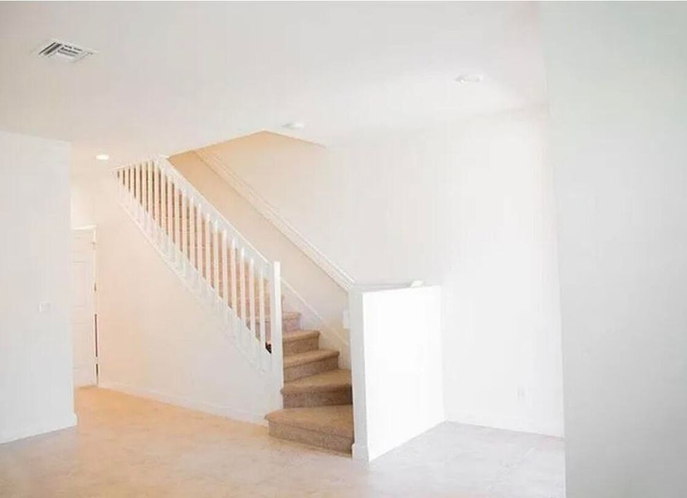 Active With Contract: $2,600 (3 beds, 2 baths, 1499 Square Feet)