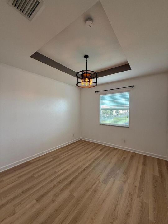 Active With Contract: $2,600 (3 beds, 2 baths, 1499 Square Feet)