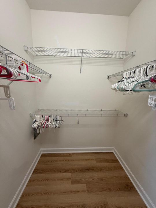 Active With Contract: $2,600 (3 beds, 2 baths, 1499 Square Feet)