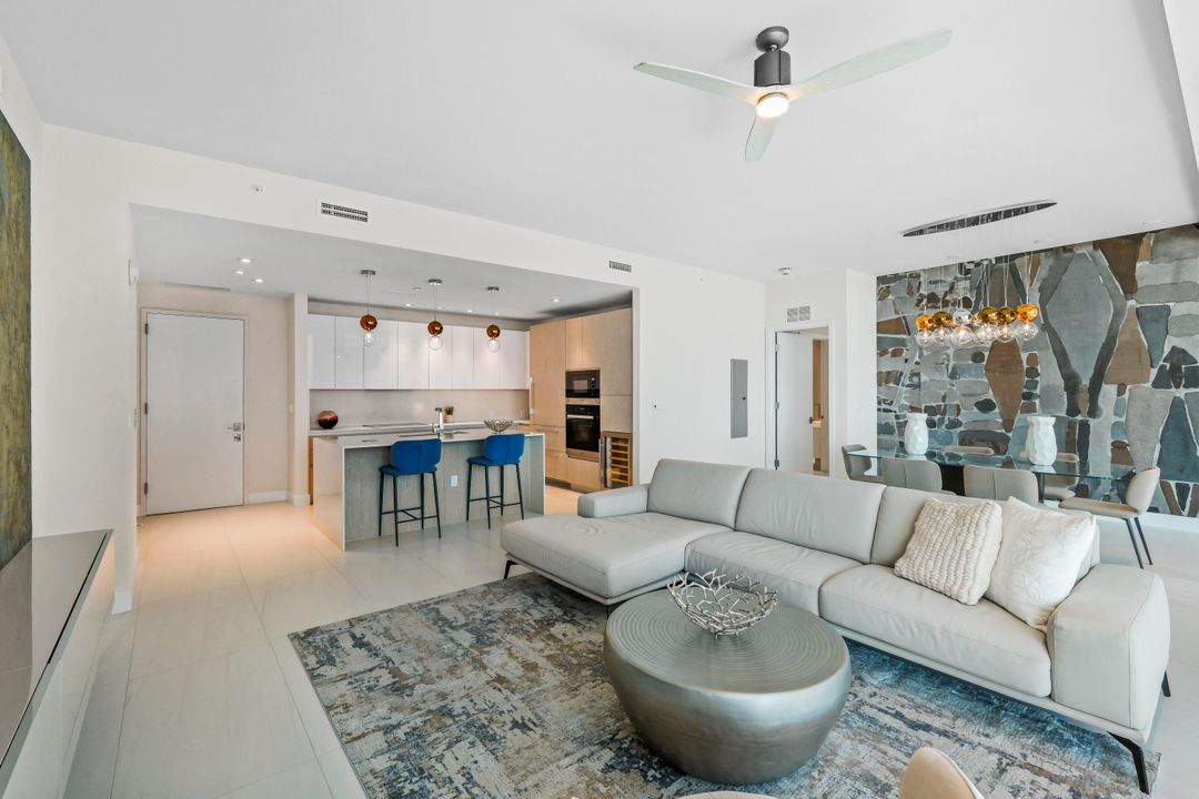 出租: $12,000 (2 贝兹, 2 浴室, 1565 平方英尺)