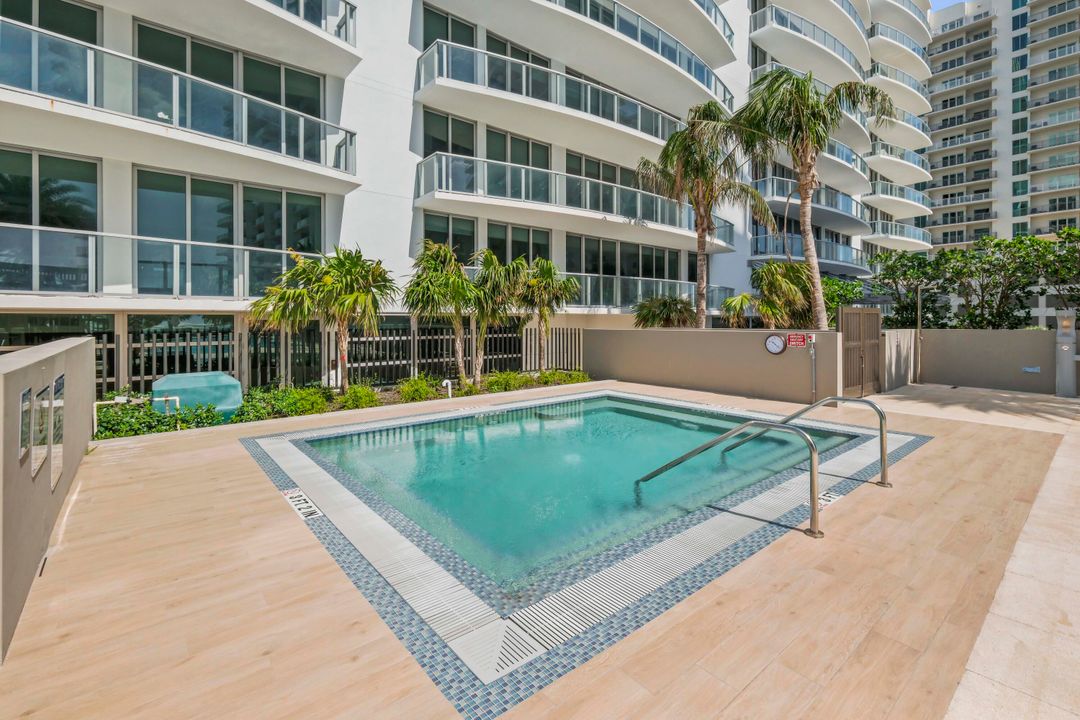 出租: $12,000 (2 贝兹, 2 浴室, 1565 平方英尺)