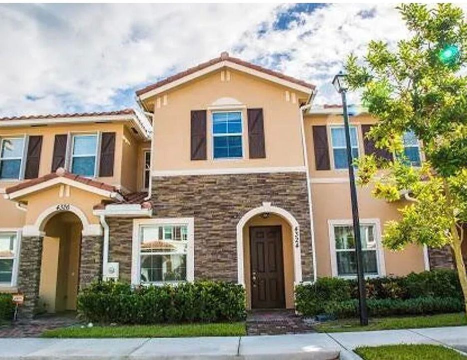 Active With Contract: $2,600 (3 beds, 2 baths, 1499 Square Feet)