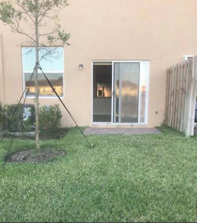 Active With Contract: $2,600 (3 beds, 2 baths, 1499 Square Feet)